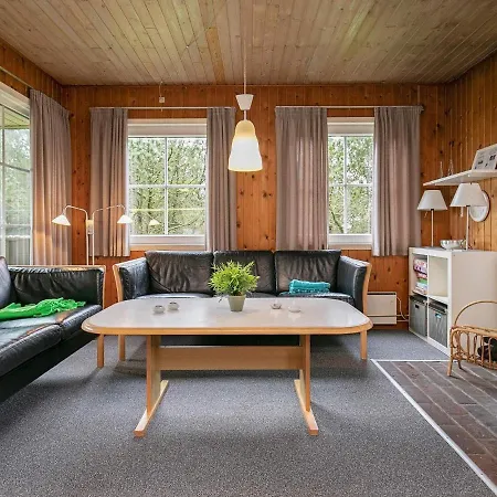 Three-bedroom Holiday In 79 * Blåvand